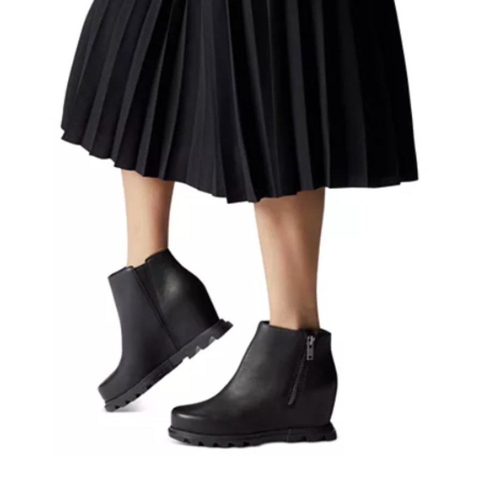 Joan of Arctic™ Wedge III Zip - NWOB || Size 9.5 || Black